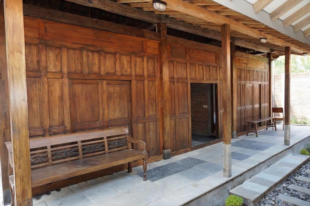 Cempaka Borobudur Guest House Magelang Esterno foto