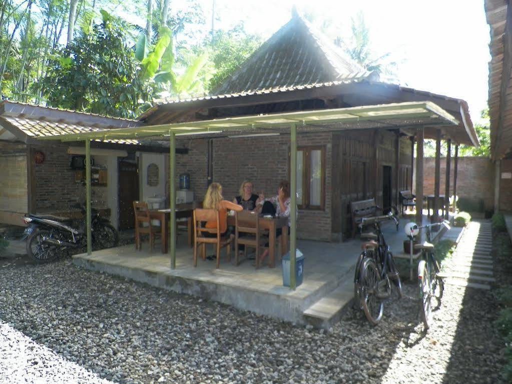 Cempaka Borobudur Guest House Magelang Esterno foto