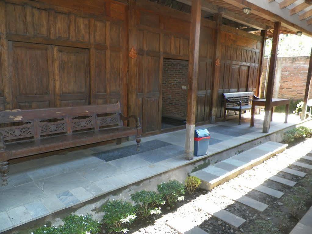 Cempaka Borobudur Guest House Magelang Esterno foto