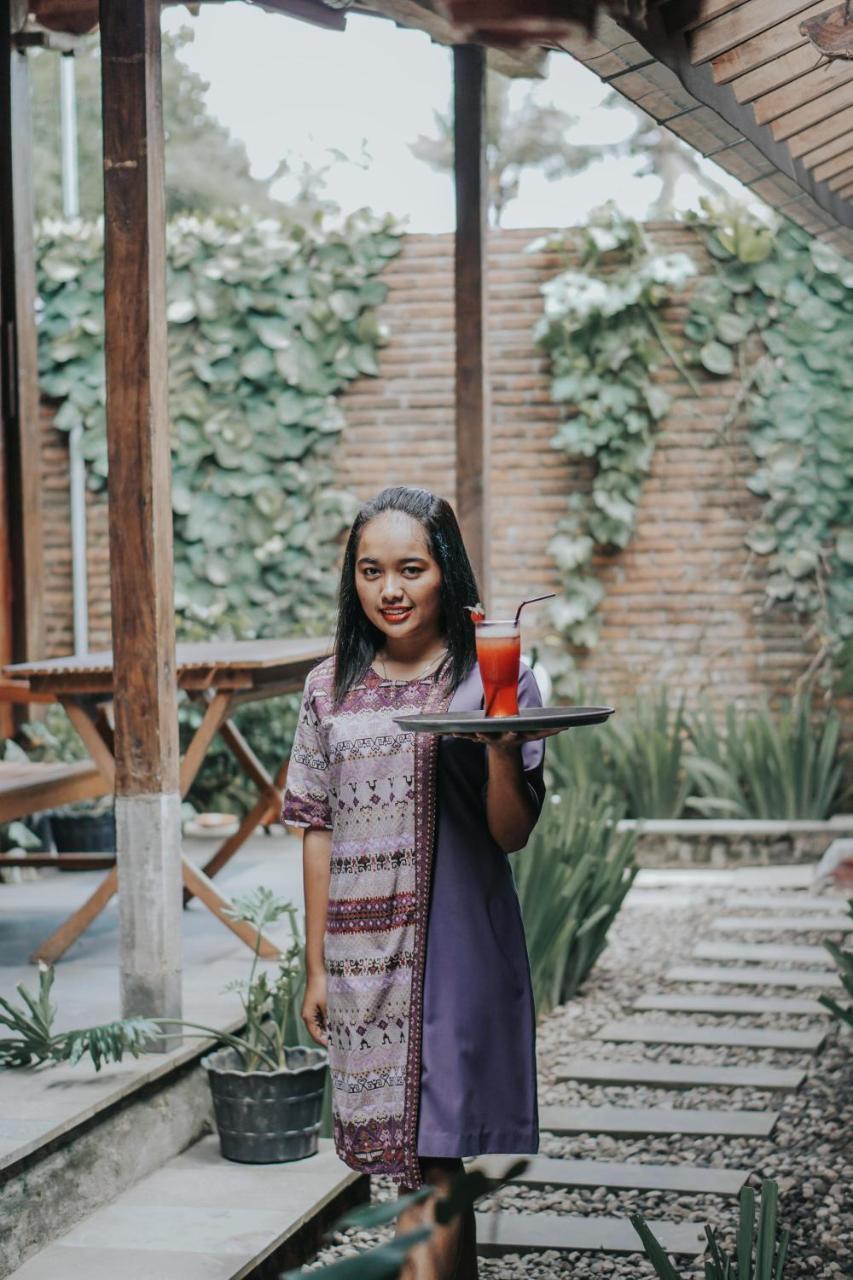 Cempaka Borobudur Guest House Magelang Esterno foto